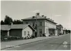 Stationen öppnad för trafik 1875-12-07. 1939 ombyggdes stationshuset och fick därigenom en modern interiör. I samband med elektrifieringen 1947  byggdes godsmagasin. Även bangården ombyggdes. Stationen har tre industrispår till olika industrier.