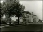 Lund C.
Två små envåningsflyglar tillbyggda 1872