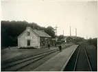Minnesberg stationshus och bangård.
