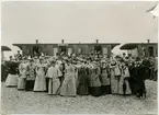 Norrköpings musikaliska sällskaps utflykt till Linköping omkring 1890.
Fotot taget i Norsholm under tågets uppehåll där.