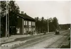 Station öppnad 1873. Tvåvånings stationshus i trä. Mekanisk växelförregling. Nedlagd 1989.