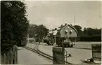 Station öppnad 1897 för allmen trafik. All trafik på banan lades ner 1939 då lastbilarna hade tagit över transporterna, undantaget var transporter av grus mellan Berg-Nättraby som fortsatte till 1946. Banan började rivas och inget fanns kvar efter 1949.