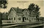 Station öppnad 1874. En- och enhalvvånings putsad stationshus.  Mekanisk växelförregling. Bostadslägenheten, expedition och väntsal  reparerades 1947. Järnvägen elektrifierades 1955.