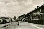 Reftele järnvägsstation. Motorvagn vid plattformen.