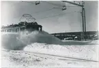 Statens Järnvägar, SJ. Godståg på ingång på Risbäcks bangård efter tre dagars snöfall 1934.