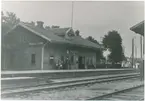 Stationen anlades 1862. En  och enhalvvånings stationshus i trä. Mekanisk växelförregling. Järnvägen elektrifierades 1933. Nedlagd 1990.