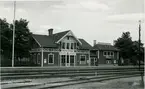 Vykort från Pressbyrån. Stationshus och ställverk.