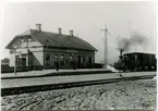 Trolleholm station. Helsingborg - Hässleholms Järnväg, HHJ lok 22 