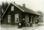 Stins med familj vid Äspås station, år från 1900 till 1920-tal.