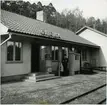 Överlida station. På bilden, förste trafikbiträde Nils Karlsson.