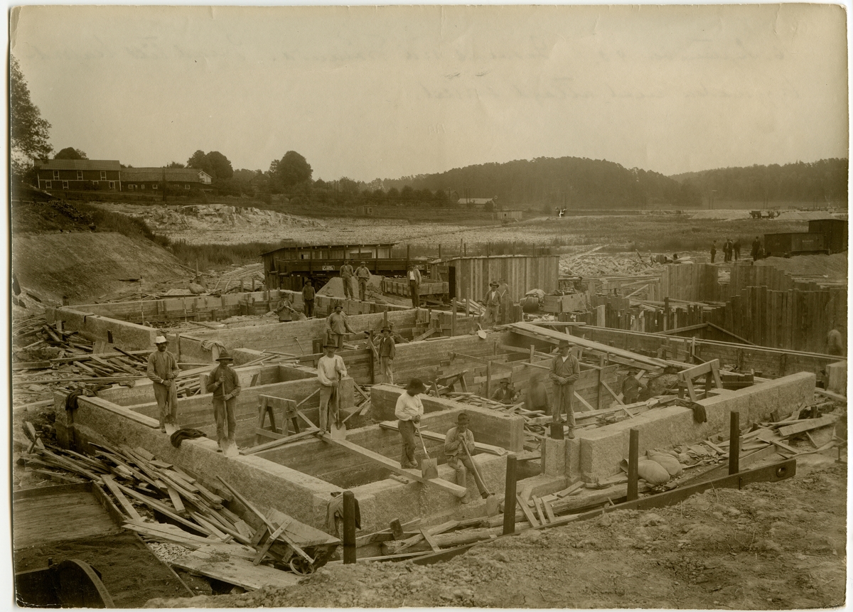 Bygge av gasverk vid Frösunda 1916. SJ hade egen gastillverkning för belysning i vagnarna.