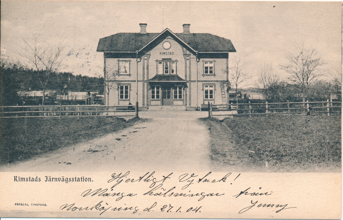 Kimstad järnvägsstation från gatusidan.