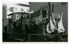 Barnens dag i Kristianstad 1946. Festspel -  invigning av banan Hässleholm - Kristianstad år 1865. Loket Carl XV i autentiskt i samma utstyrsel från kungamälet 1865.