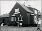 Sörsjöns järnvägsstation.
Nedläggning av bandelen Sälen--Särna 1961-09-01.
Trafikplats anlagd 1928. Envånings stationshus i trä sammanbyggt med godsmagasinet