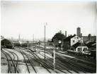 Statens Järnvägar, SJ, Stockholm Centralen bangården från Kungsbron i början av 1920 talet, Stadshuset invigdes 1923. Genom ombyggnaden 1925 - 1927 ändrades gamla banhallen till nuvarande vänthall.