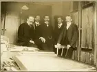 Detta foto tog sommaren 1902 i stockholms centralstation. Från vänster Kontorskrivare H. G. Hellman, P. O. Sandberg, G. E. Malmström, O. E. Winberg, G. B. Åkesson.