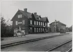 Jörns station. Statens Järnvägar, SJ. Stambanan öppnades 1984. Stationshuset och järnvägshotellet invigdes 1900. Stationen byggdes om 1928 och moderniserades helt 1946. 1893 när kung Oskar II åkte till Boden för att inviga den sista delen av stambanan så stannade han i Jörn och åt lunch på järnvägshotellet. 
En annan berömd gäst var Lenin som passerade här på väg till Ryssland för att starta en revolution, vilket han som bekant lyckades väl med. Elektrifierades 1941. All trafik lades ner 1990.