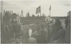 Skolbarn som uppvaktade med sång å Slagnäs bangård vid festtågets passerande den 30 september 1933 i anledning bandelens Arvidsjaur - Sorsele öppnande för allmän trafik.