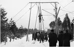 Elektrifieringsarbete på linjen strax söder om Hasselfors station.