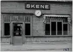 Skene stationhus, fasad mot banan.
