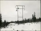 Upphängning av isolatorer på linjen Porjus-Kuosakåbbo.