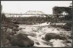 Bygget av järnvägsbron över Piteälven vid Sikfors på linjen mellan Piteå och Älvsbyn.