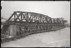 Svängbron över Torne älv under uppbyggnad. På linjen mellan Haparanda - Torneå.