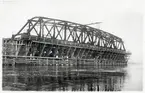 Svängbron över Torne älv under uppbyggnad. På linjen mellan Haparanda - Torneå.