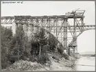 Brobygge av järnvägsbron över Ångermanälven vid Forsmo. Äldre bro syns bakom.