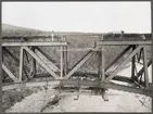 Brobygget av järnvägsbron över Ångermanälven vid Forsmo.
