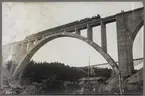 Provbelastning på den andra bron över Öreälven 1919. Den första äldre bron i bakgrunden.