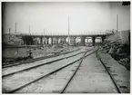 Ställningsbro för vägbro, under bygget av vägbro över bangården vid Lund centralstation, mars 1925.