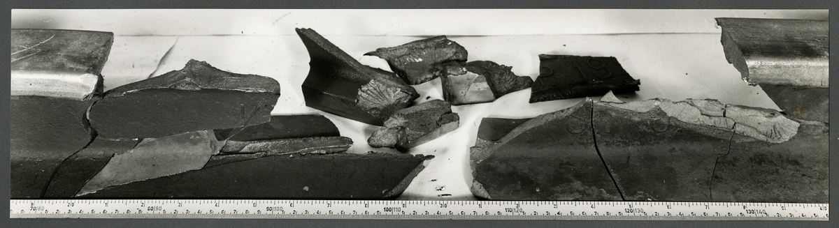 Del av räl efter urspårning i Hultafors den 22/2 1958.