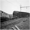 Två av de vagnar som spårade ur vid tågkollision i Vagnhärad 1942.