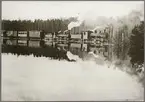 Gävle Dala Järnväg, GDJ tåg kör genom en översvämning i närheten av Falun 1914.