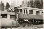 Statens Järnvägar, SJ YBo6 1066 har kört in i SJ Yo1s 620 vid Hinsnorets station mars 1957.