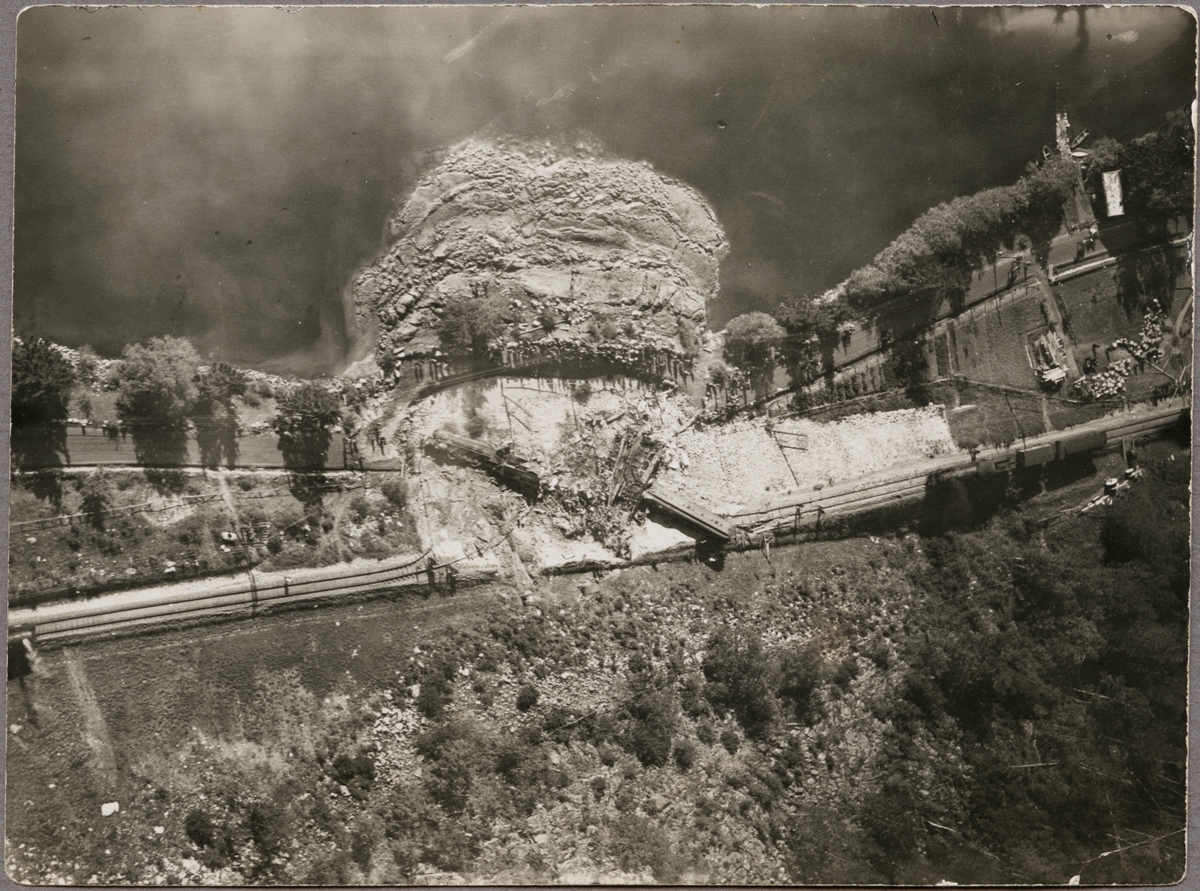 Tågolycka vid Getå den 1 oktober 1918 där bland annat, Statens Järnvägar, SJ F 1200 rasade nedför slänten efter ett banvallsras.