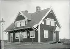Stationshus vid Lappträsk. Station anlagd 1910. En- och enhalvvånings träbyggnad