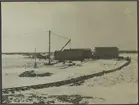 Brobyggnaden över Torne älv.
Banan och bron över gränsen byggdes 1919.