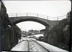 Album med fotografier från Bohusbanan.
Vägbro vid Adolfshill.