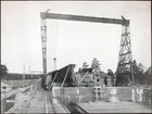 Färdigställande av klaffbron över Södertälje kanal.