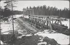 Bro över Vindelälven. Överbyggnaden uppsättes mars 1923.