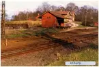 Stationen byggd 1865, persontågsuppehållen upphörde fr o m 1/6 1975. Litet stationshus i tegel med två gavlar mot banan, Stationshuset består av två hopbyggda banvaktstugor. Placerad något högre än spåren. Elektrifeiringen kom 1955.