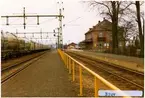 Stationen byggd 1875, Ny station byggd 1913 i två våningar i tegel. Till SJ 1940. Elektrifiering kom 1943. Godstrafik slut 1997 06 09. Några av Gullhögens cementvagnar står på bangården.