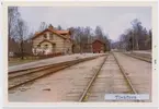 Station anlagd 1897. En- och enhalvvånings stationshus i tegel. Persontrafik nedlagd 1968-05-12. År 1930 till SJ, År 1935 elektrifierades banan.