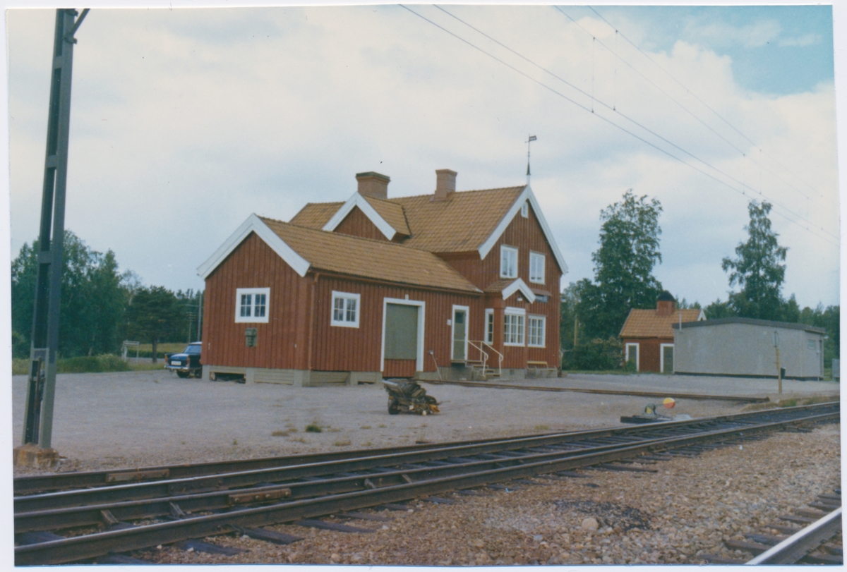 Tvåvånings stationshus i trä