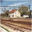 Station anlagd 1874. Stationshuset, tvåvånings putsat, tillbyggt 1908.