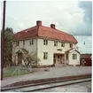 Trafikplats anlagd 1913. Tvåvånings stationshus i trä.