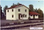 Nytt stationshus, tvåvånings i trä, sammanbyggt med godsmagasinet, byggt 1945.