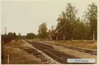 Hållplats anlagd 1915. En- och en halv vånings stationshus i trä.